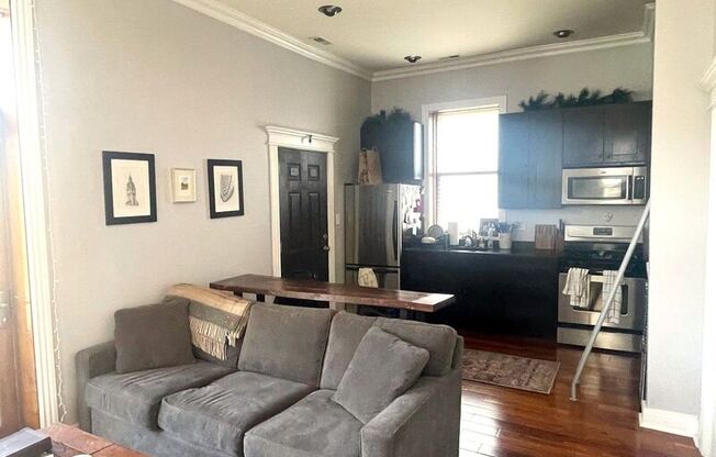 932 N. Noble, 2F