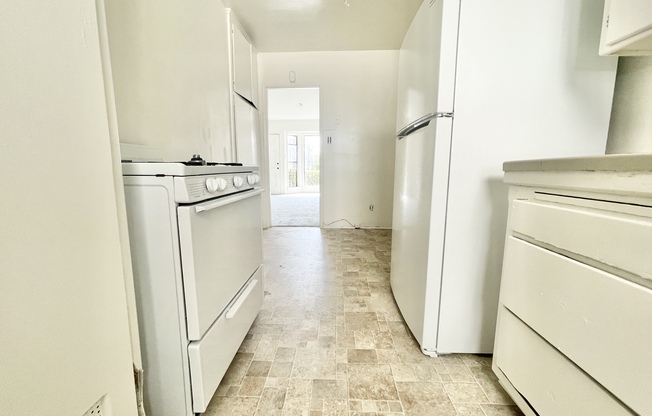 2 beds, 1 bath, $2,595