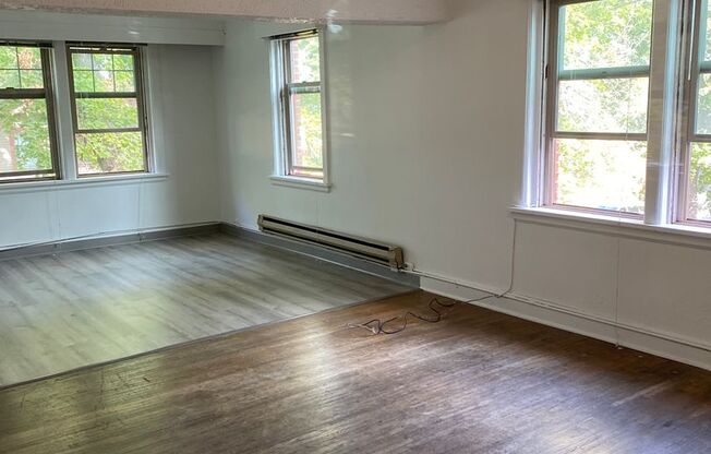 2 beds, 1 bath, $810, Unit H