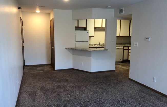 2 beds, 2 baths, 850 sqft, $875