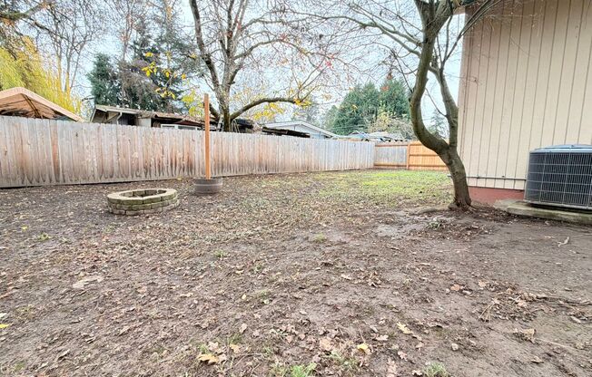Comfortable Beaverton Home with AC, Fireplace, Large Fenced Yard, Spacious Garage and W/D!