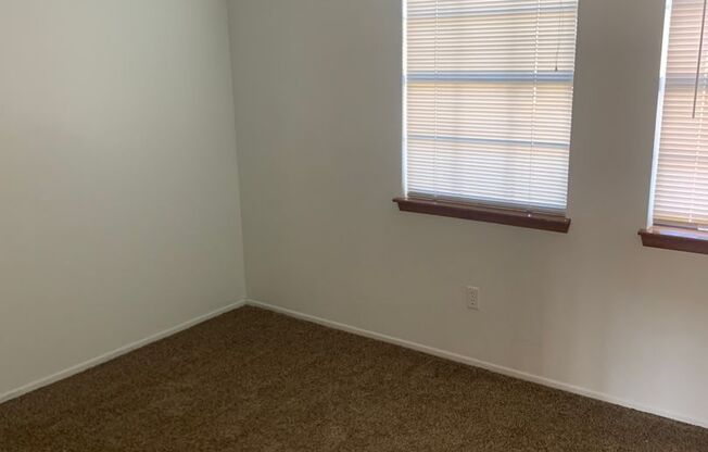 2 Bedroom 2.5 Bath near Sahara & Jones