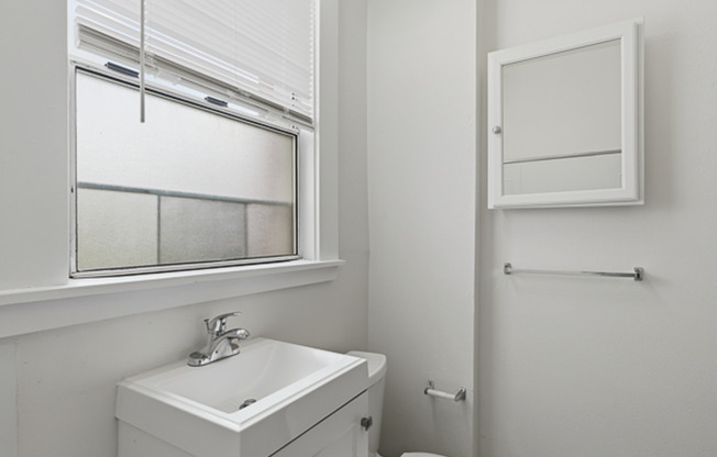 Studio, 1 bath, 400 sqft, $1,150, Unit C05