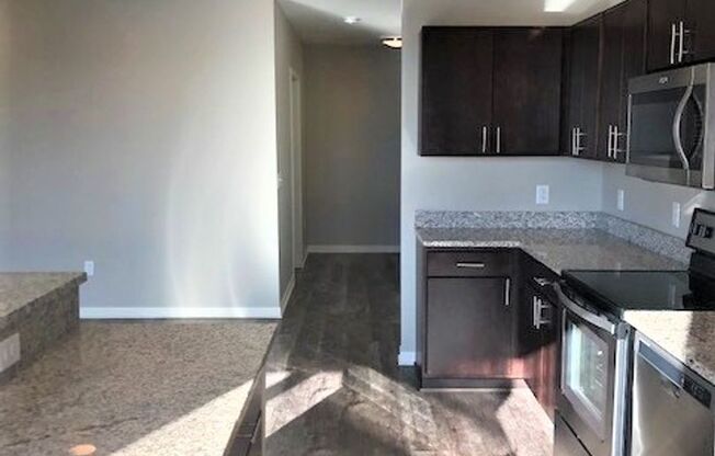 1 bed, 1 bath, 704 sqft, $1,525, Unit 202