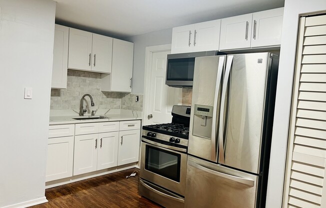 1502 W 17 ST