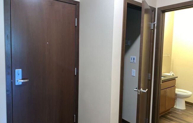 1 bed, 1 bath, 612 sqft, $1,350, Unit 421 - Manhattan