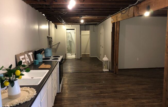 1 bedroom with 1 bath with a single garage, downstairs unit for rent and includes all utilities!  Located near NW 10th and Pennsylvania Ave.