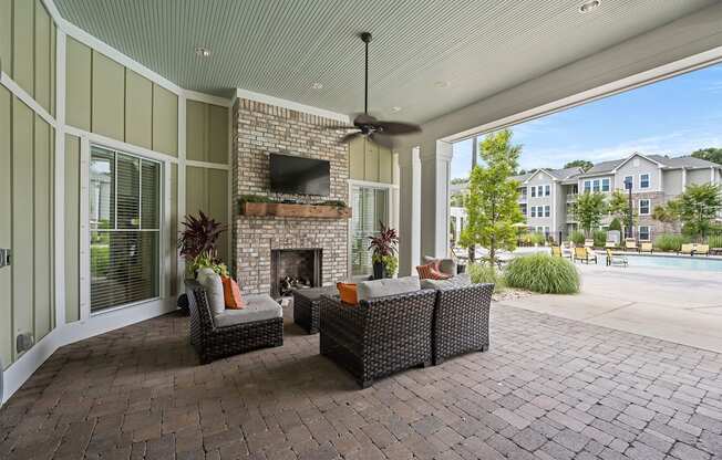 Vinings at Carolina Bays Outdoor Lounge