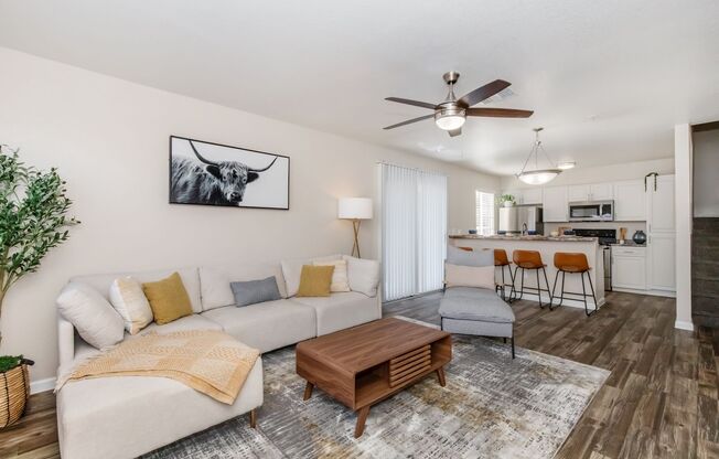 4 beds, 2 baths, 1,375 sqft, $1,599, Unit 18102