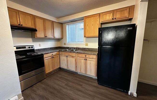 2 beds, 1 bath, 752 sqft, $900, Unit Unit 2