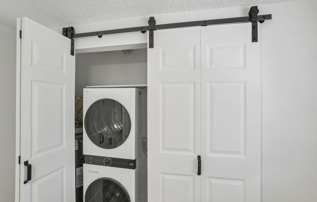 2 beds, 1 bath, 766 sqft, $1,695, Unit 44