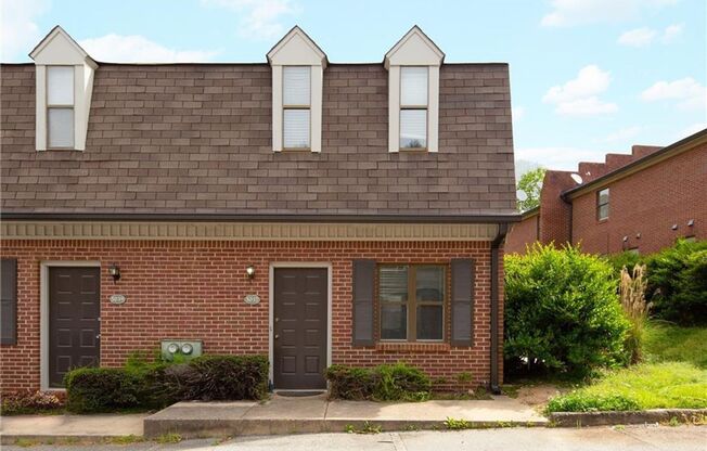 Downtown Sugar Hill Townhome - 2 bed/1.5 bath end unit