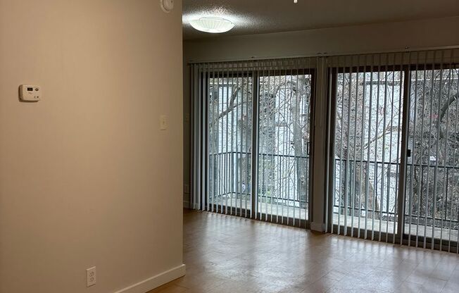 1 bed, 1 bath, 596 sqft, $1,299, Unit WIL-335