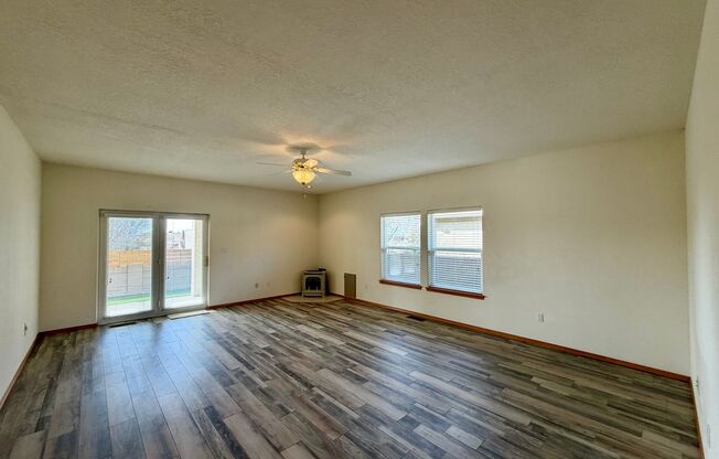 Roomy 3 Bedroom 2 Bathroom Home In Quintessence!