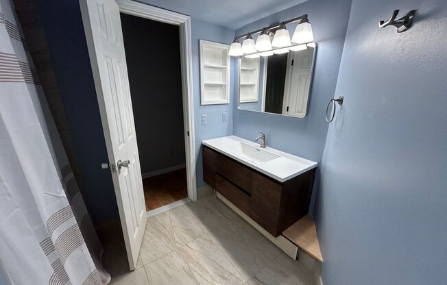 2 beds, 1 bath, 736 sqft, $2,485, Unit 18