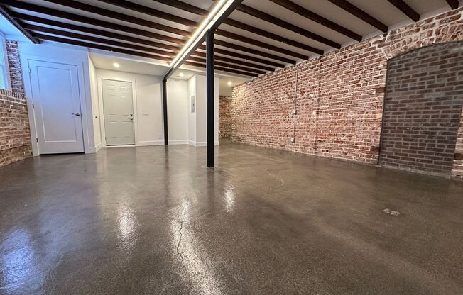 Studio, 1 bath, 750 sqft, $975