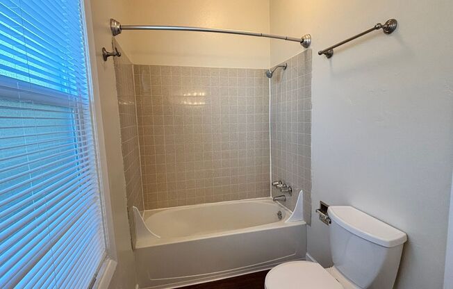 1 bed, 1 bath, 750 sqft, $1,395, Unit 01