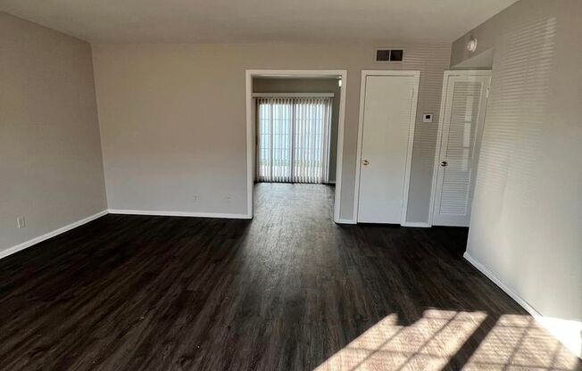 2 beds, 1 bath, 945 sqft, $895, Unit 1721-247AR