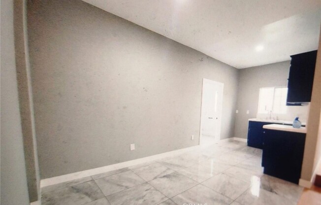 1257 W VERNON AVE
