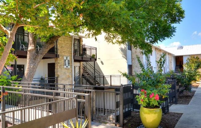 Studio, 1 bath, 510 sqft, $1,275, Unit 230