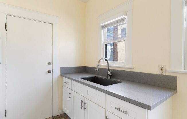 Studio, 1 bath, 320 sqft, $1,595, Unit 07