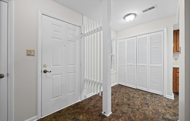 Light and bright 2-primary suite, 2-bath condo in Firethorne of Charlotte.