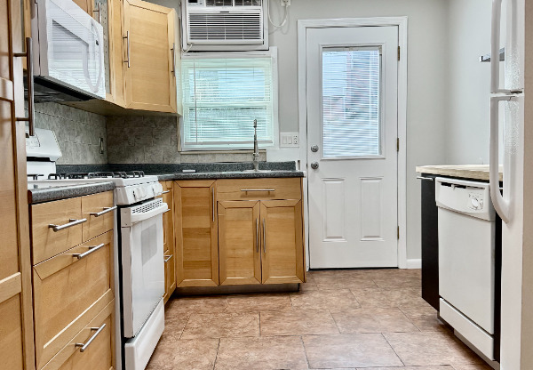 2322 S HUTCHINSON ST