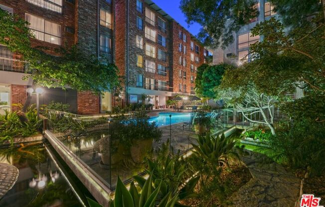 1 bed, 1 bath, 693 sqft, $3,000, Unit 228