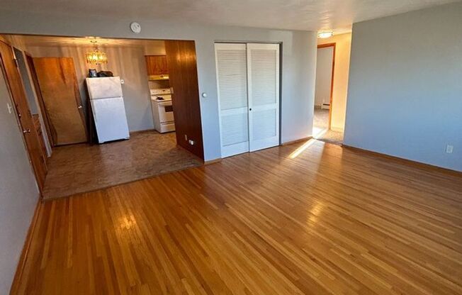 2 beds, 1 bath, 850 sqft, $1,025