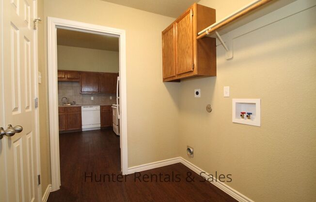 3 beds, 3 baths, $1,300, Unit Unit A