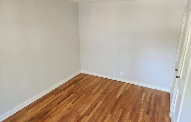 2 beds, 1 bath, 897 sqft, $2,225, Unit A-21