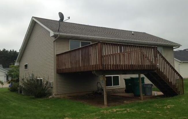 4BR/2ba Tri-Level Home in Private West Side Neighborhood Near Sherman School