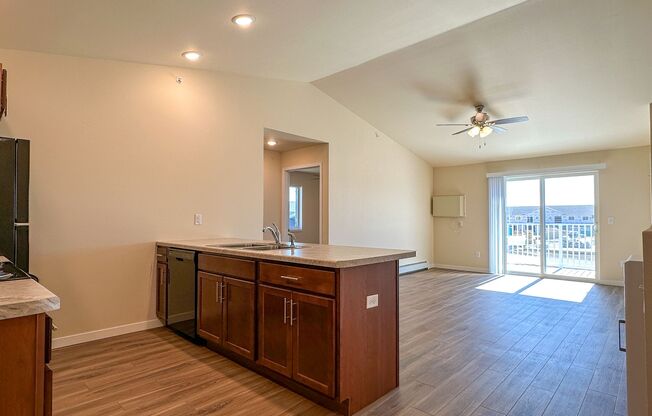 3 beds, 2 baths, 1,186 sqft, $1,595, Unit AT 715-50