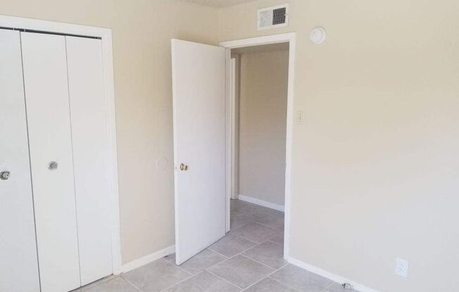 2 beds, 1 bath, 860 sqft, $839, Unit 0303