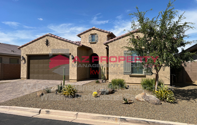 214 E BALAO DR
