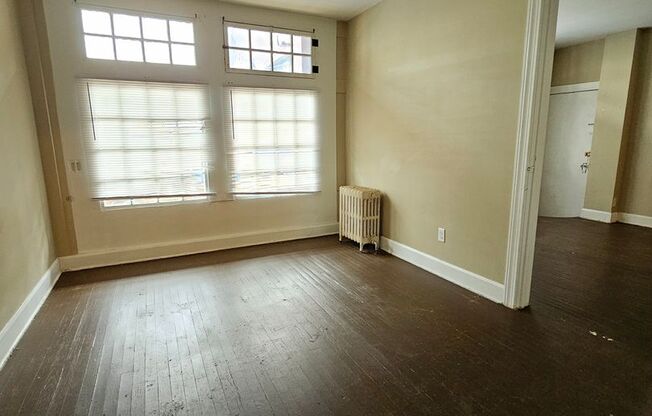 Studio, 1 bath, $825, Unit 22