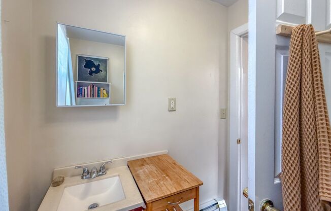 Studio, 1 bath, 444 sqft, $1,350, Unit 1L