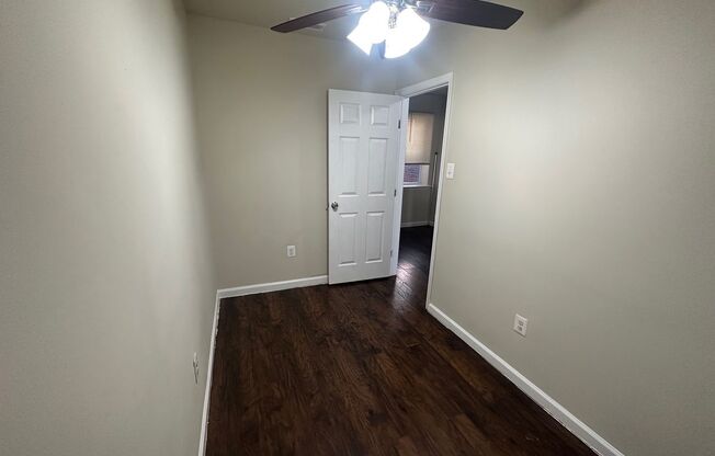 3 beds, 1 bath, $1,220