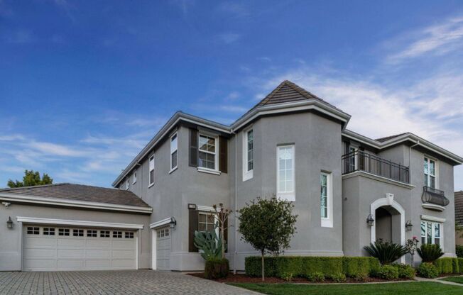 Pleasanton Ridge 5 bed/5 bath, Solar, Amenities, Great Schools, small dog OK
