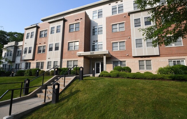 321 Hammond Pond Pkwy