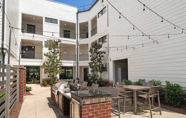 Apartments near Cool Springs Galleria - Dwell at McEwen patio area