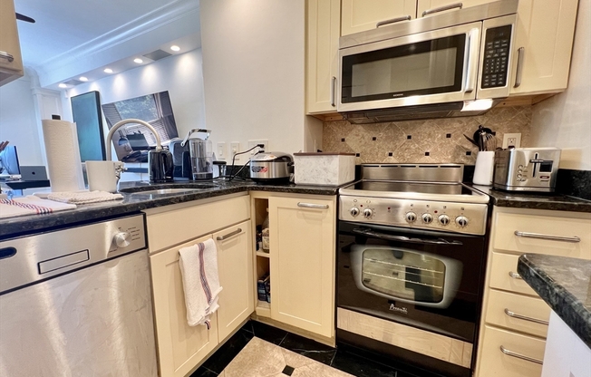 1 bed, 1 bath, 574 sqft, $3,600, Unit 3I