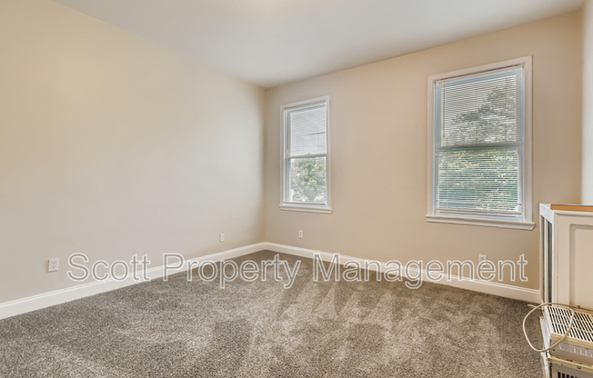 824 E 33 ST