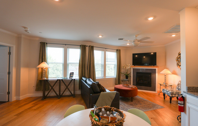 2 beds, 2 baths, 1,000 sqft, $7,500, Unit 9