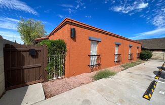 2 beds, 1 bath, $1,295