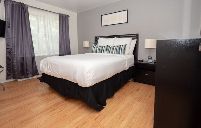 2 beds, 1 bath, 725 sqft, $1,799, Unit B201