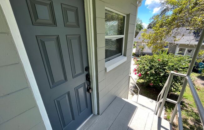 Above Detached Garage 1/1 in Colonialtown North
