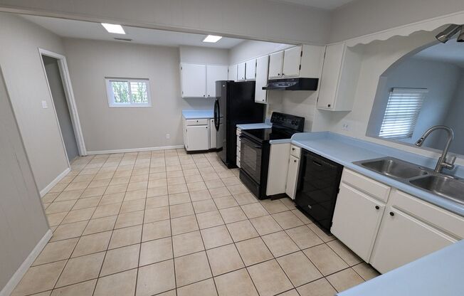 Spacious 6-Bedroom Home in Desirable Rocky Mountain Lake/Berkeley/Regis Area