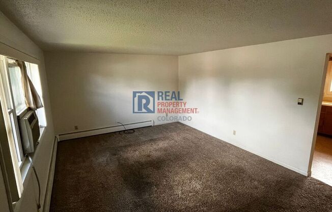 830 1/2 N TAFT AVE