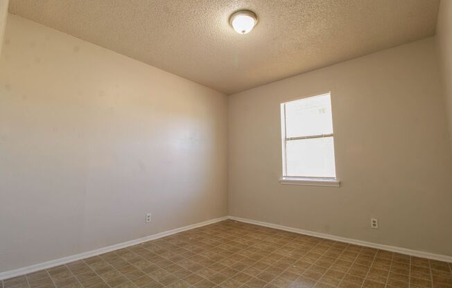 3 beds, 1 bath, $1,395